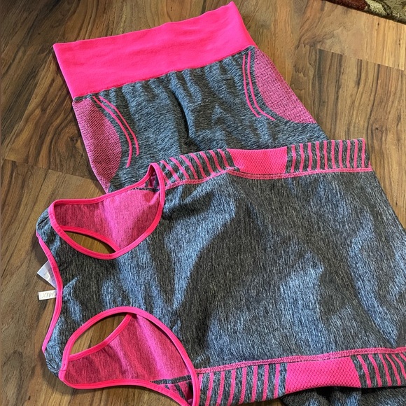 NWOT~NEW MIX 2 matching pieces of Workout Activewear gear Gray Hot Pink One Size - Picture 10 of 11